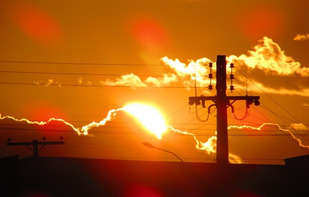 Ir para  <p>Uma massa de ar seco e fria garante um s&aacute;bado com sol no Rio Grande do Sul. Na regi&atilde;o Oeste, no entanto, n&atilde;o se afasta instabilidade extramamente isolada. O dia ser&aacute; agrad&aacute;vel em...